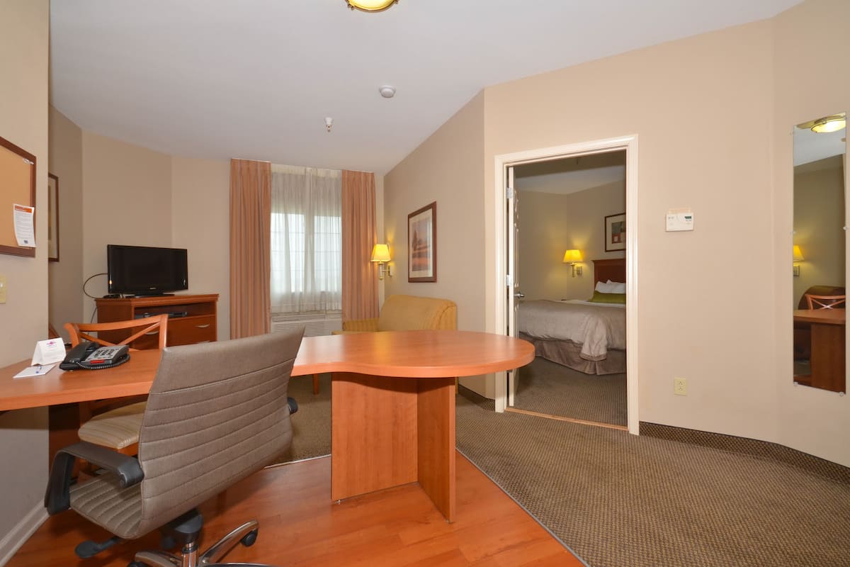1 bedroom, in-room safe, desk, soundproofing