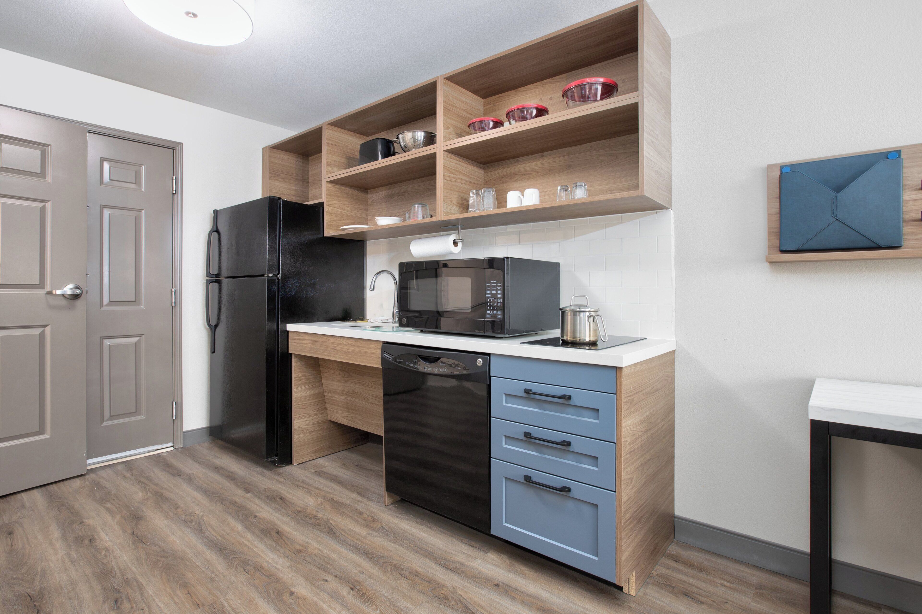 Studio Suite, 2 Double Beds | In-room safe, desk, laptop workspace, iron/ironing board