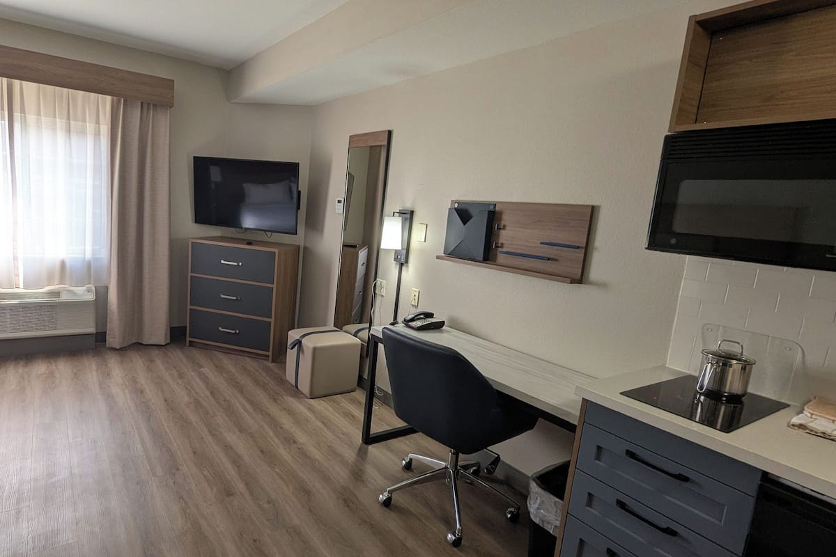 1 bedroom, in-room safe, desk, laptop workspace