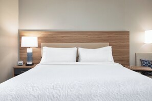 Studio Suite, 1 Tempat Tidur King | Meja kerja, ruang kerja ramah laptop, dan setrika/meja setrika