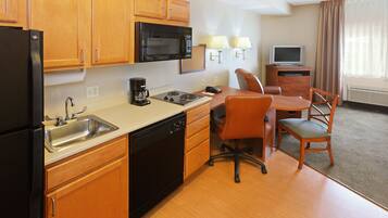 In-room safe, desk, laptop workspace, iron/ironing board