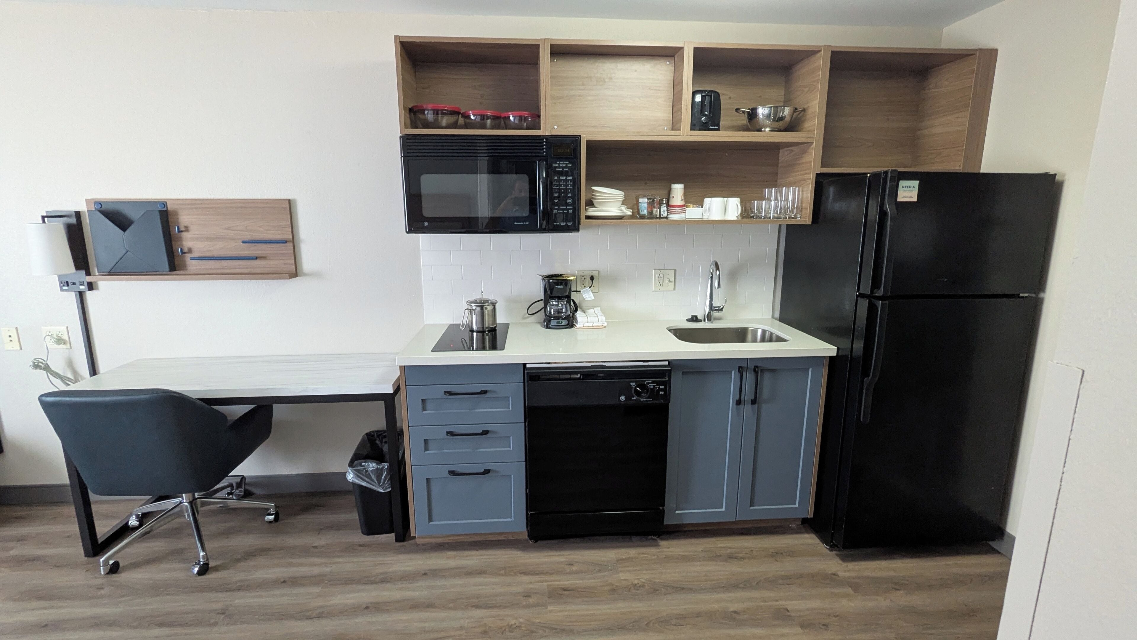 Full-sized fridge, microwave, stovetop, dishwasher