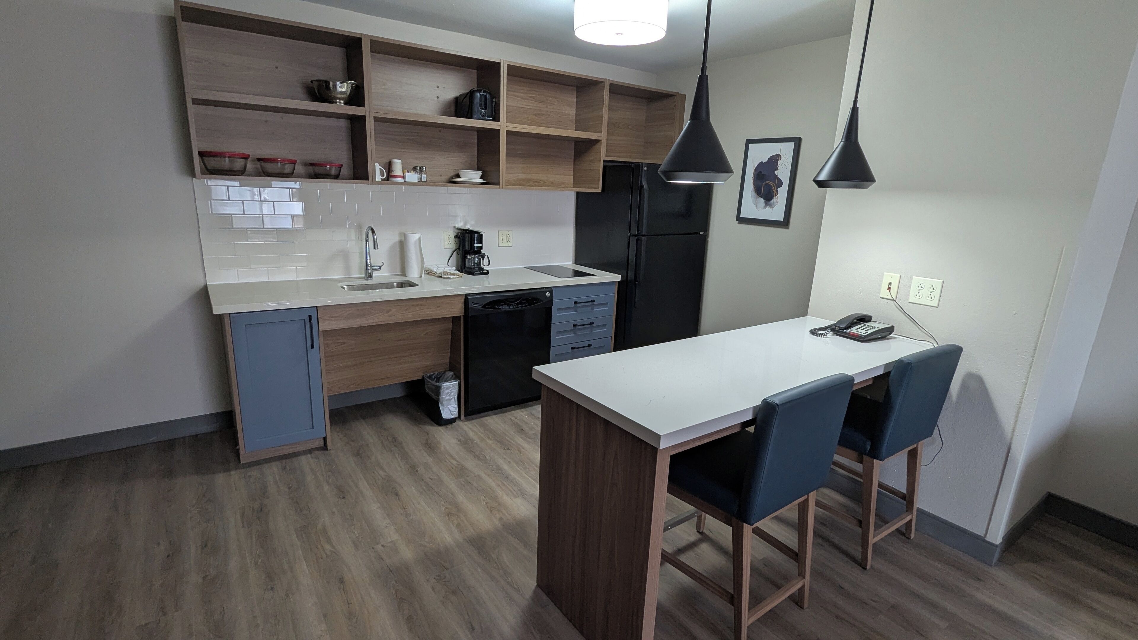 スイート 1 ベッドルーム 車椅子で利用可能な浴槽 禁煙 (Communications Accessible) | 専用キッチン | 大型冷蔵庫、電子レンジ、コンロ、食器洗い機