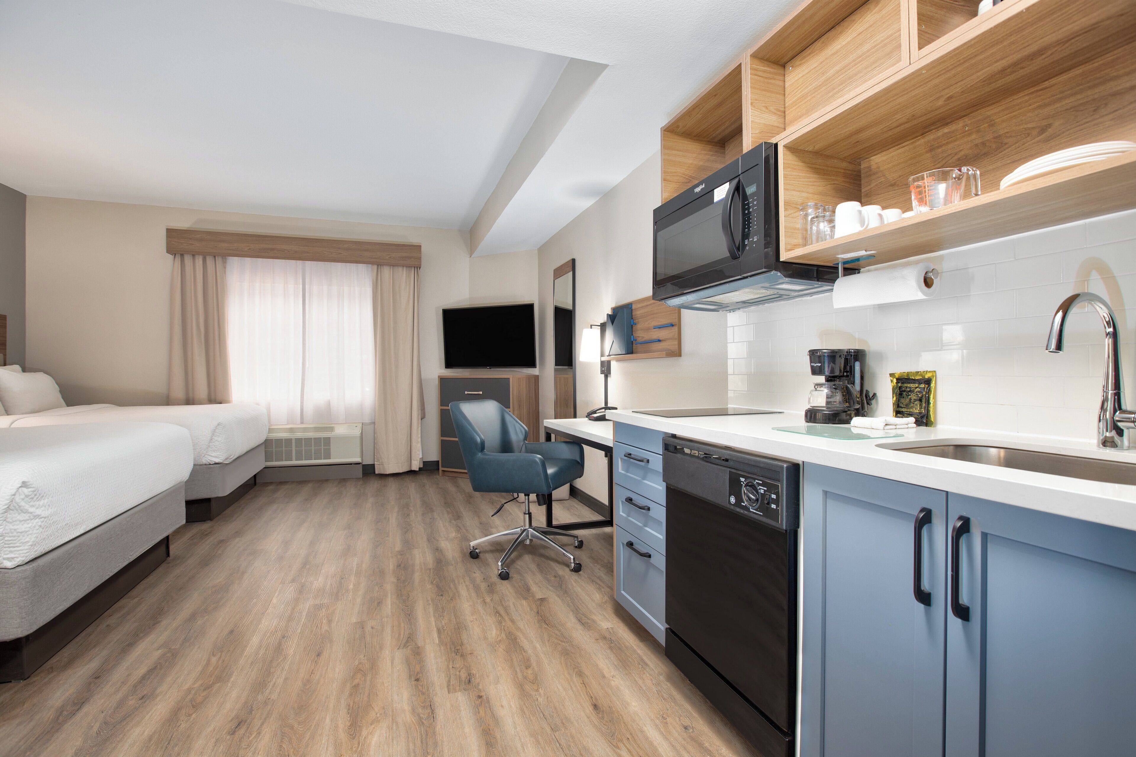 In-room safe, desk, laptop workspace, iron/ironing board