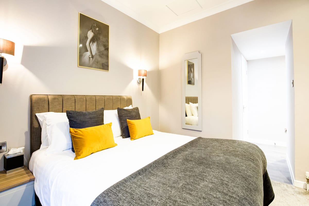 1 bedroom, desk, iron/ironing board, free WiFi