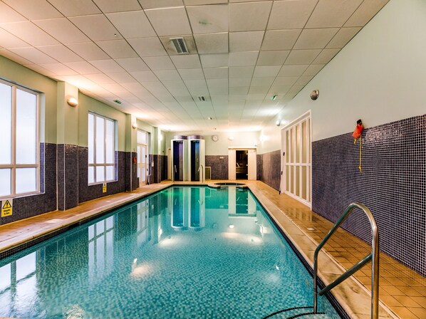 Piscine intérieure