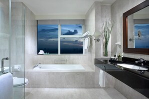 Deluxe Suite, 2 Bedrooms, Smoking, City View (Corner) | Bathroom - The Mayflower, Jakarta - Marriott Executive Apartments (Jakarta)