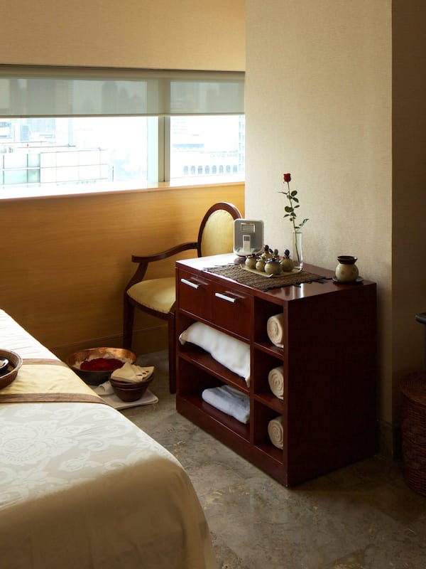 Sauna, steam room, body treatments, aromatherapy, hot stone massages