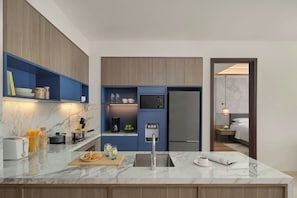 Premier-Suite, 1 Schlafzimmer, Nichtraucher, Stadtblick | Eigene Küche | Großer Kühlschrank, Mikrowelle, Ofen, Herdplatte