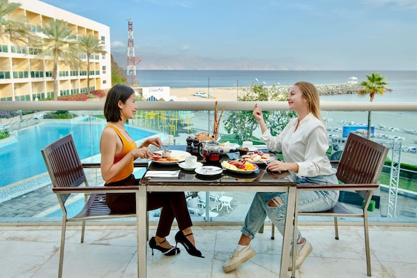 2 restaurants, breakfast, lunch, dinner served; international cuisine