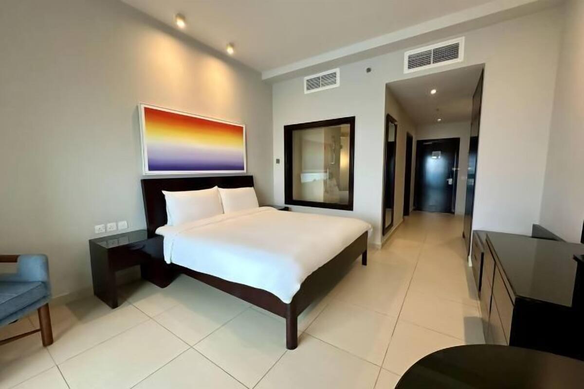 Premium bedding, minibar, in-room safe, desk