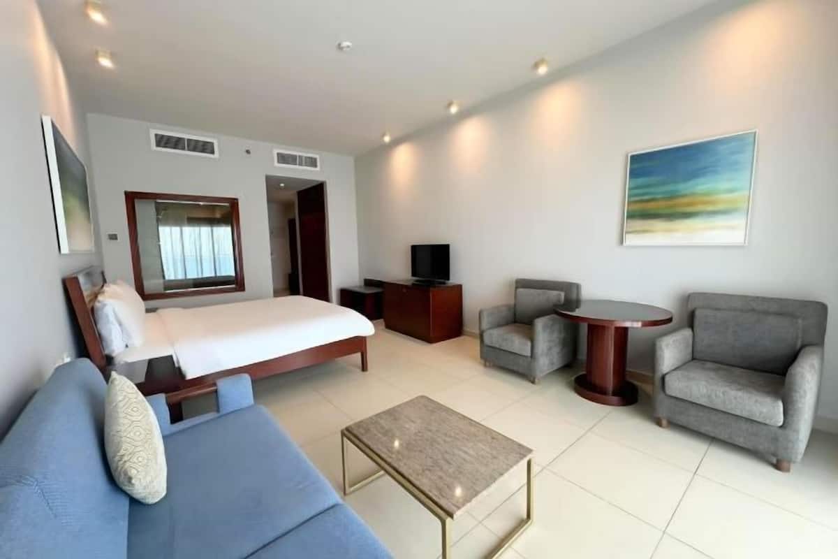 Premium bedding, minibar, in-room safe, desk