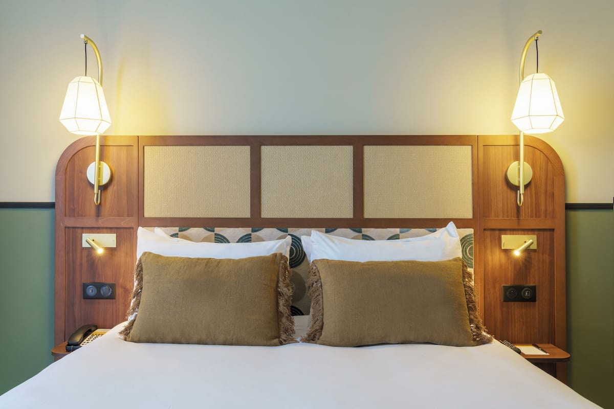 1 bedroom, in-room safe, blackout curtains, soundproofing