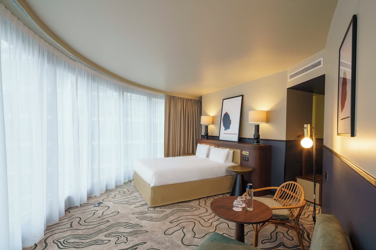 Suite, 1 Queen Bed with Sofa bed
