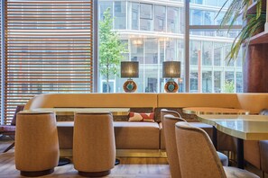 Frokost, lunsj og middag serveres, internasjonale retter 