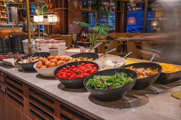 Daily buffet breakfast (EUR 22 per person) - voco Paris – Porte de Clichy by IHG (Clichy)