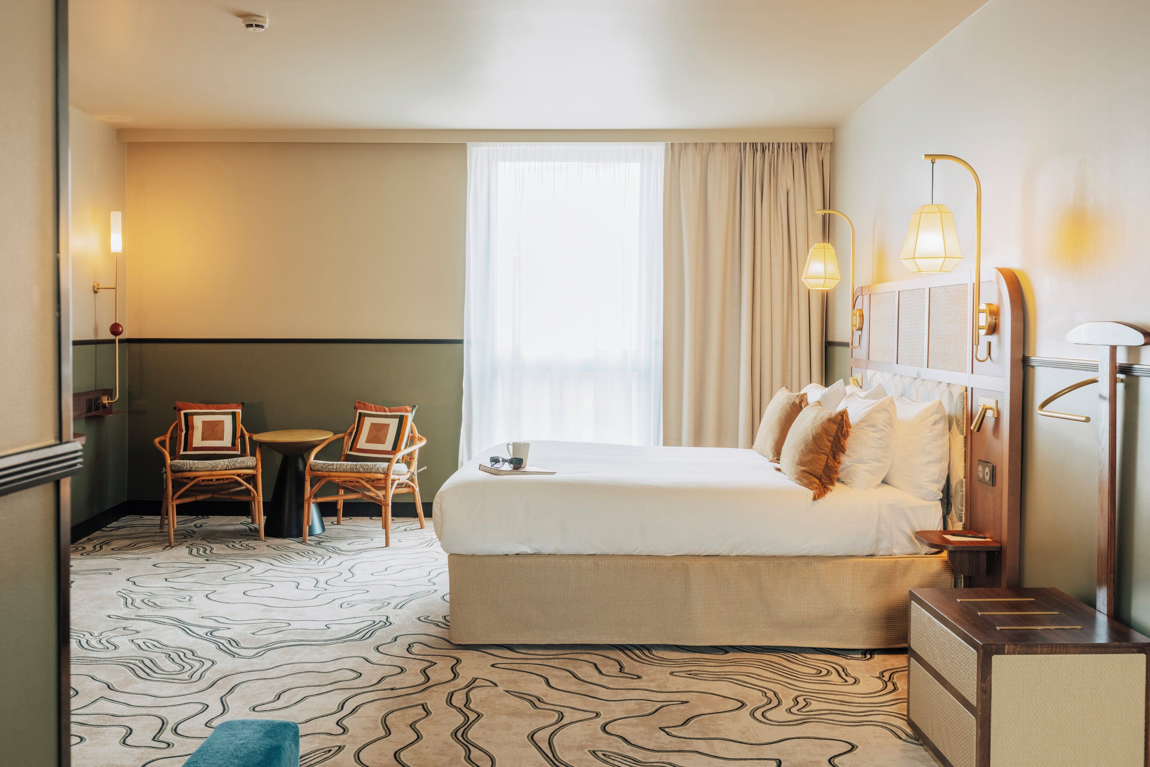 suite, 1 queen bed with sofa bed | 1 bedroom, in-room safe, blackout curtains, soundproofing