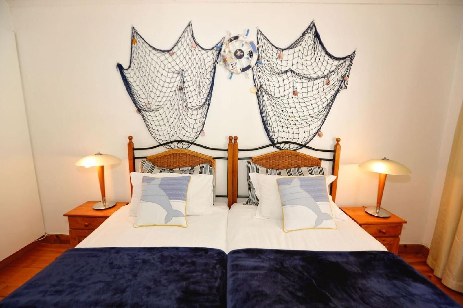 Chambre Confort avec lits jumeaux | 1 chambre, décoration personnalisée, ameublement personnalisé, bureau