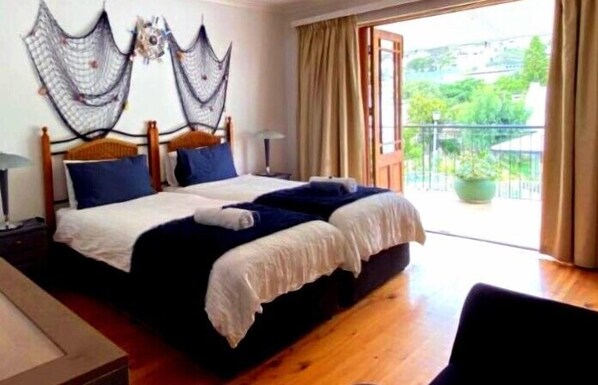 Comfort Twin Room | 1 bedroom, individually decorated, individually furnished, desk - Le Bay Lodge (Cape Town)