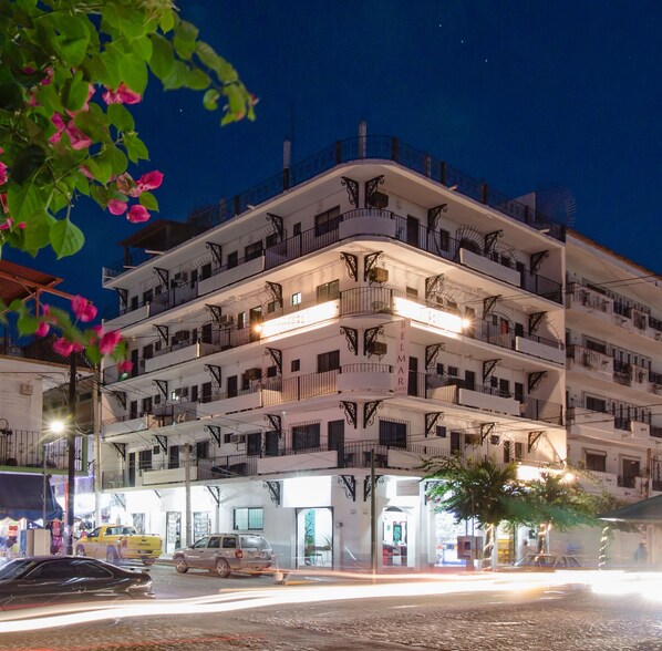 Façade de lâhĂ©bergement - soirĂ©e/nuit