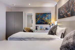 ツインルーム | アイロン / アイロン台、WiFi (無料)、ベッドシーツ