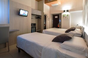 1 soverom, sengetøy av topp kvalitet, safe på rommet og skrivebord