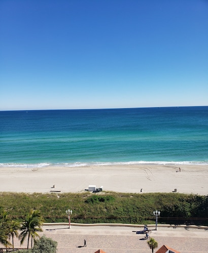 Hollywood Beach Tower