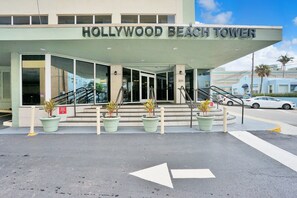 Property entrance - Hollywood Beach Tower (Hollywood)