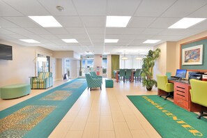 Lobby sitting area - Hollywood Beach Tower (Hollywood)