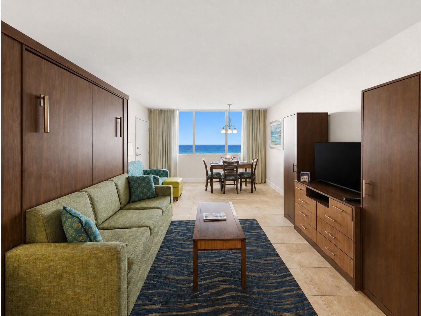 Suite estudio, no fumadores, frente al mar | Caja fuerte, cortinas opacas, tabla de planchar con plancha
