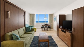Suite estudio, no fumadores, frente al mar | Caja fuerte, cortinas opacas, tabla de planchar con plancha