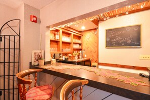 Bar (on property) - Lotus Mountain Retreat (Richmond)