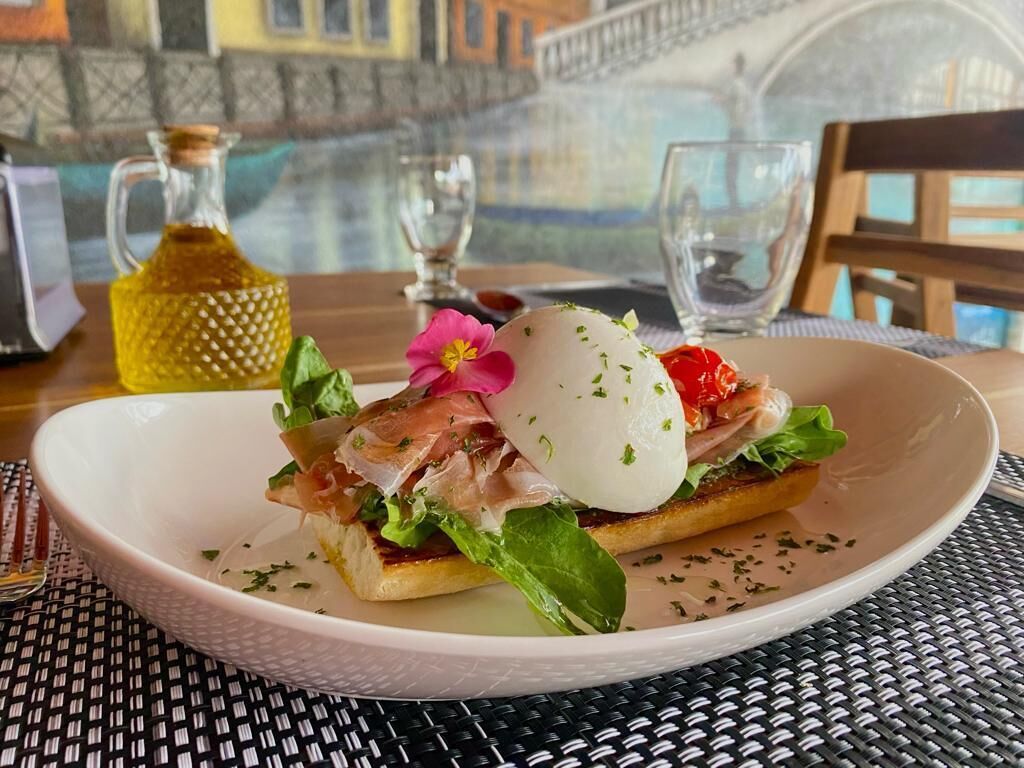 lunch and dinner served