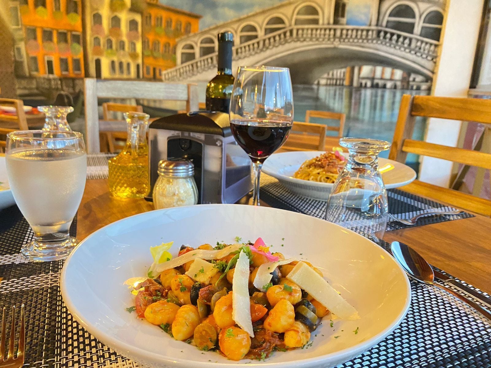 lunch and dinner served