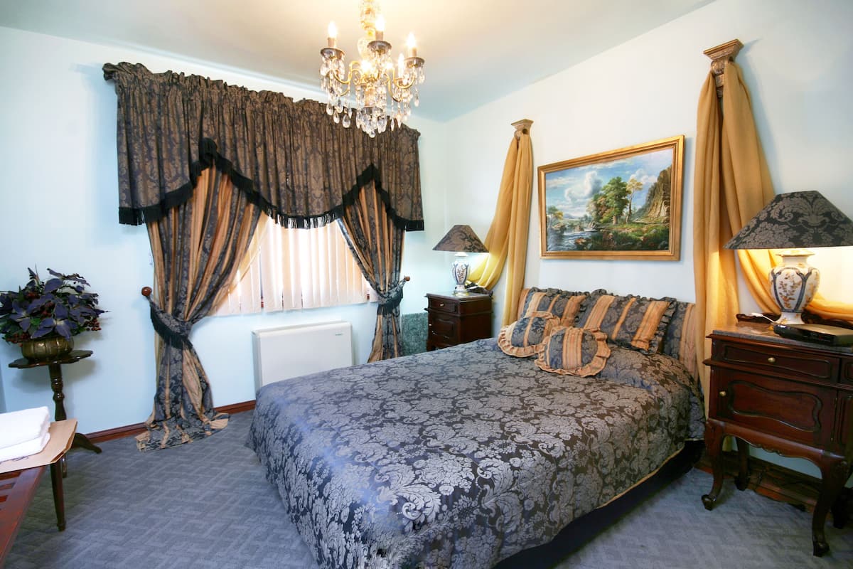 executive apartment, 2 queen beds | minibar, in-room safe, individually decorated, desk
