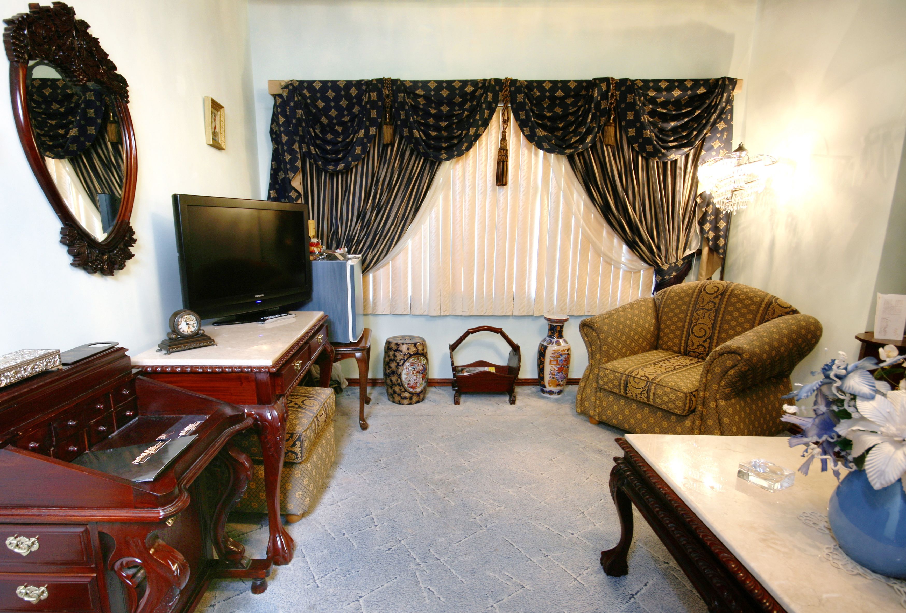 32-inch flat-screen tv with cable channels, tv