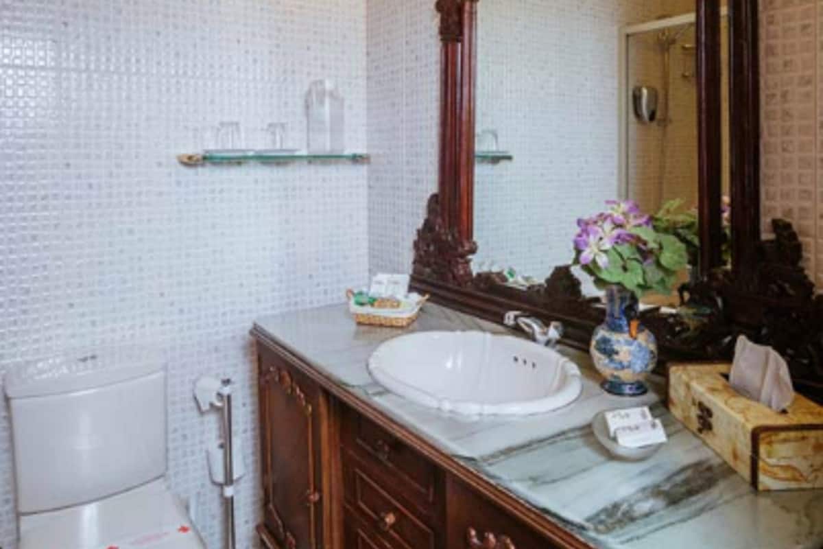 combined shower/bathtub, designer toiletries, hair dryer, bathrobes