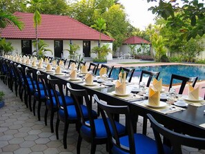 Breakfast and dinner served - Orient D'angkor (Siem Reap)
