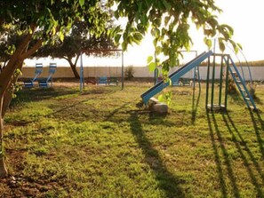 Tempat bermain anak - outdoor