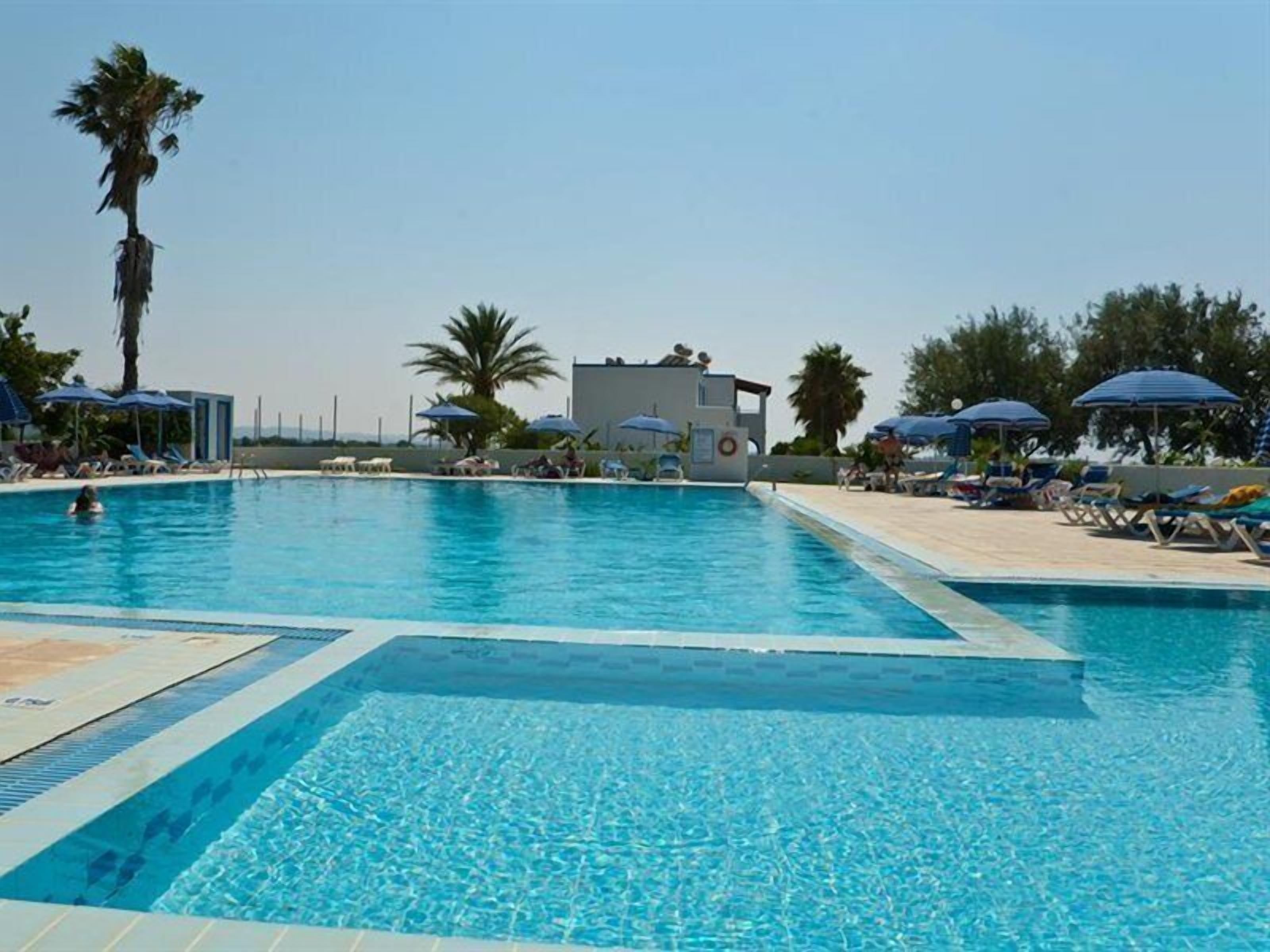 حمّام سباحة خارجي، مظلات على حمّام السباحة