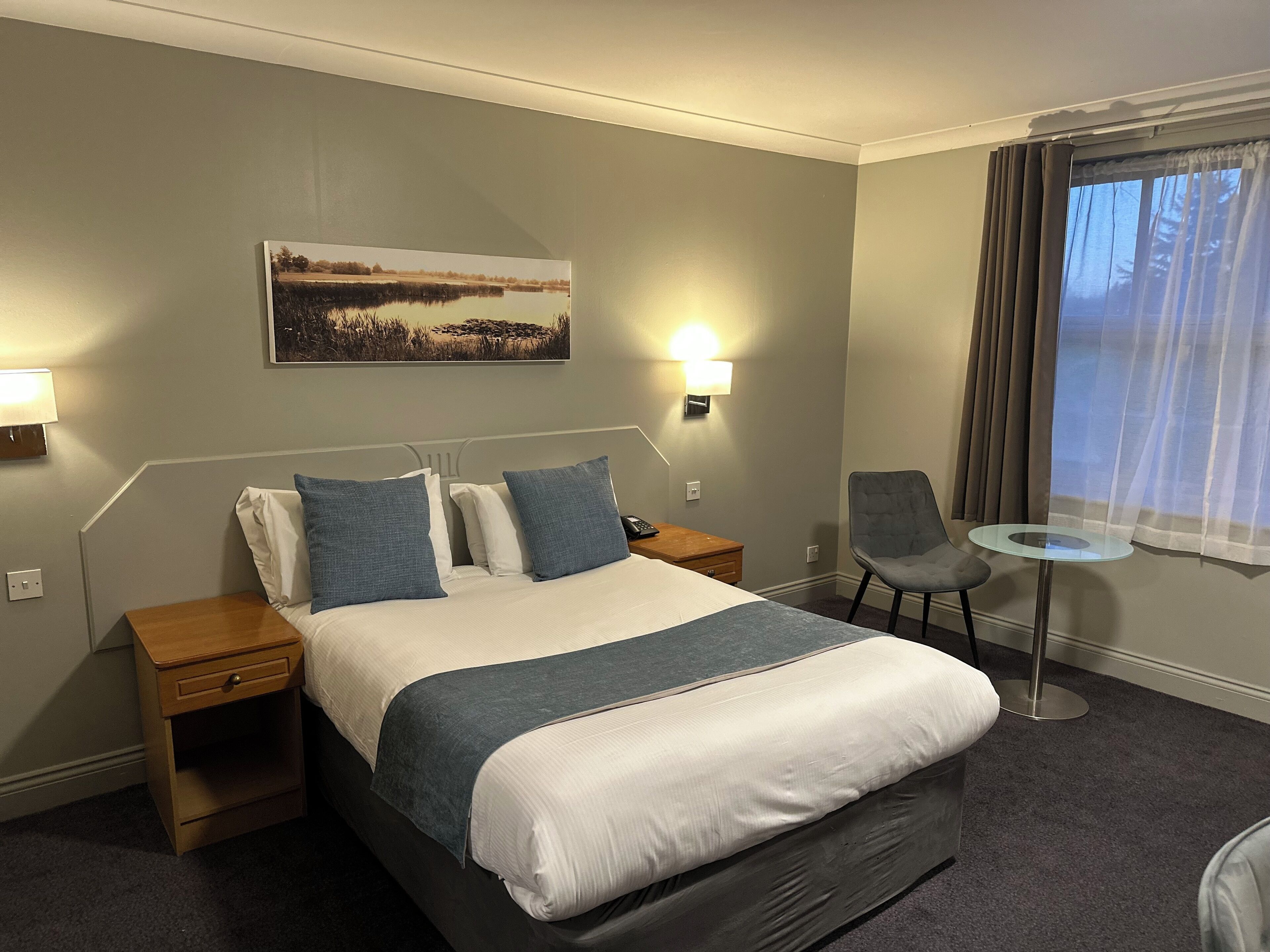 1 bedroom, premium bedding, desk, laptop workspace