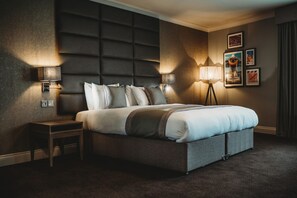 1 bedroom, premium bedding, desk, laptop workspace - The Essex Golf and Country Club (Colchester)