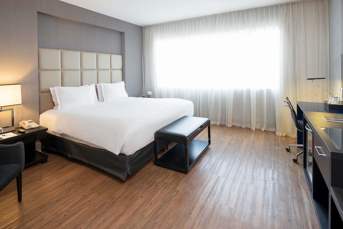 Minibar, in-room safe, desk, blackout curtains