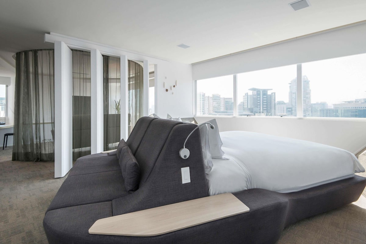 Suite, 1 King Bed, Bathtub