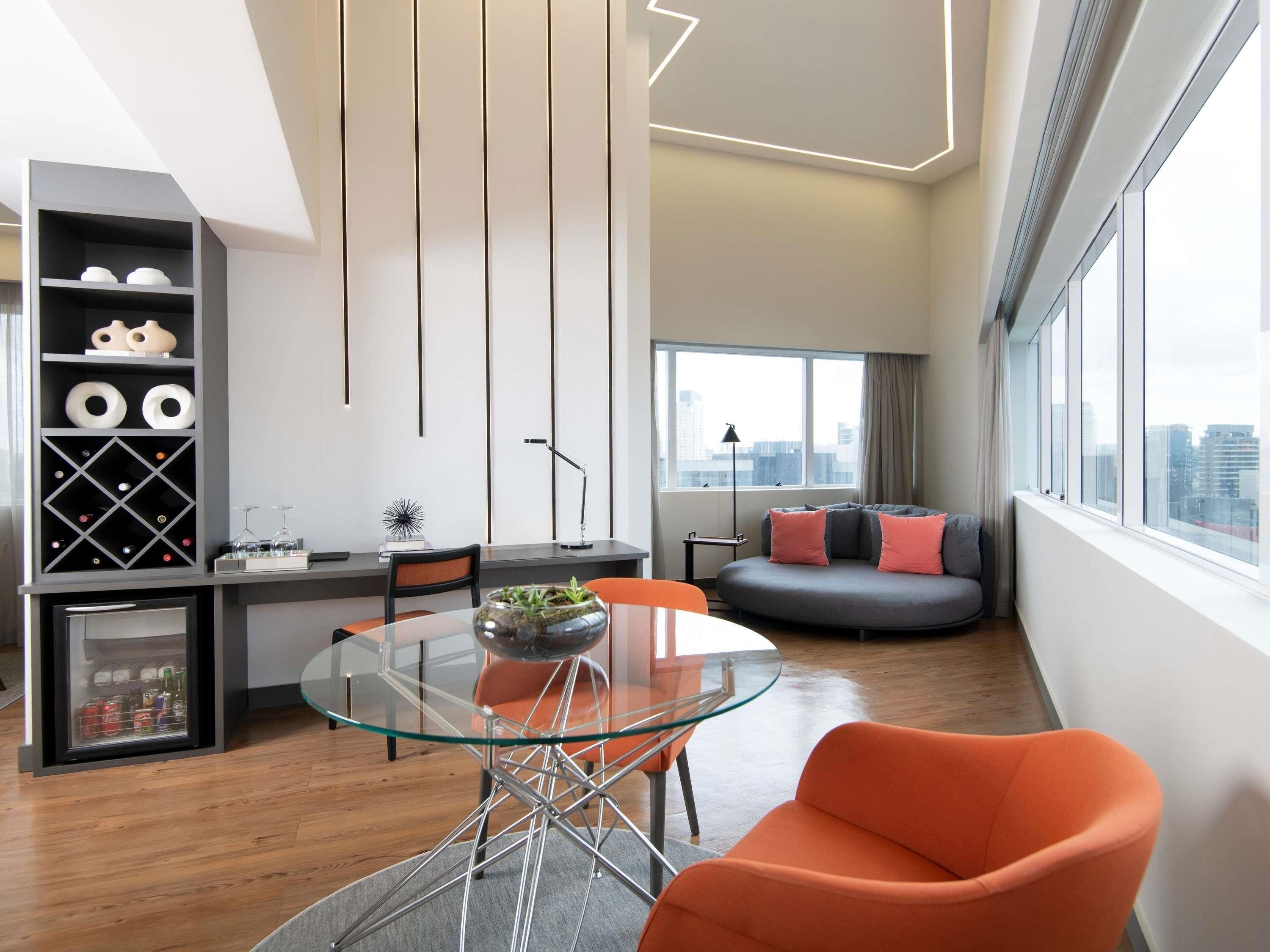 Suite presidencial, 1 cama King size, tina | Minibar, caja de seguridad en la habitación y escritorio 