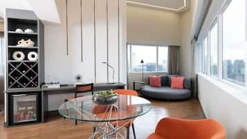 Suite presidencial, 1 cama King size, tina | Minibar, caja de seguridad en la habitación y escritorio