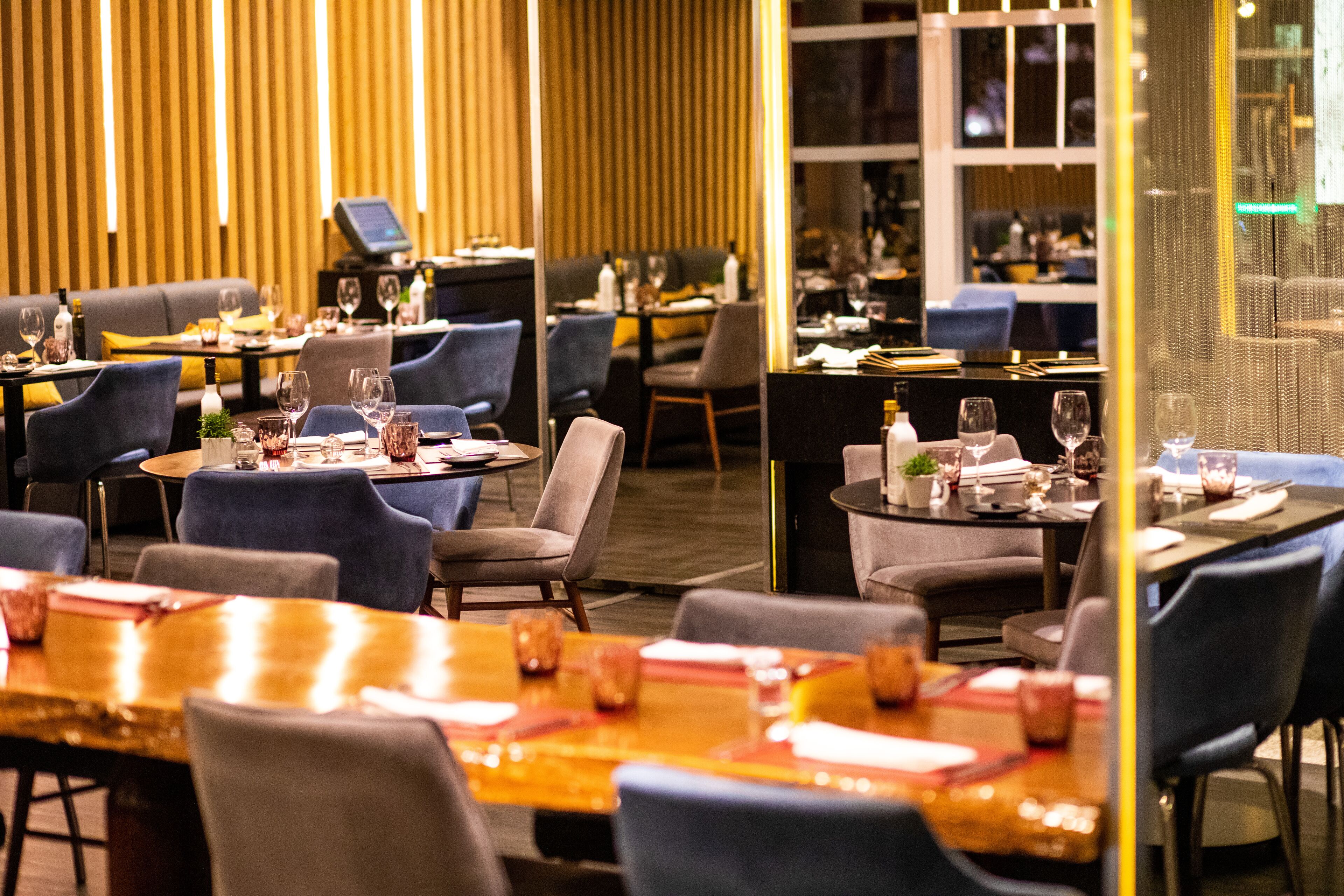 breakfast, lunch and dinner served