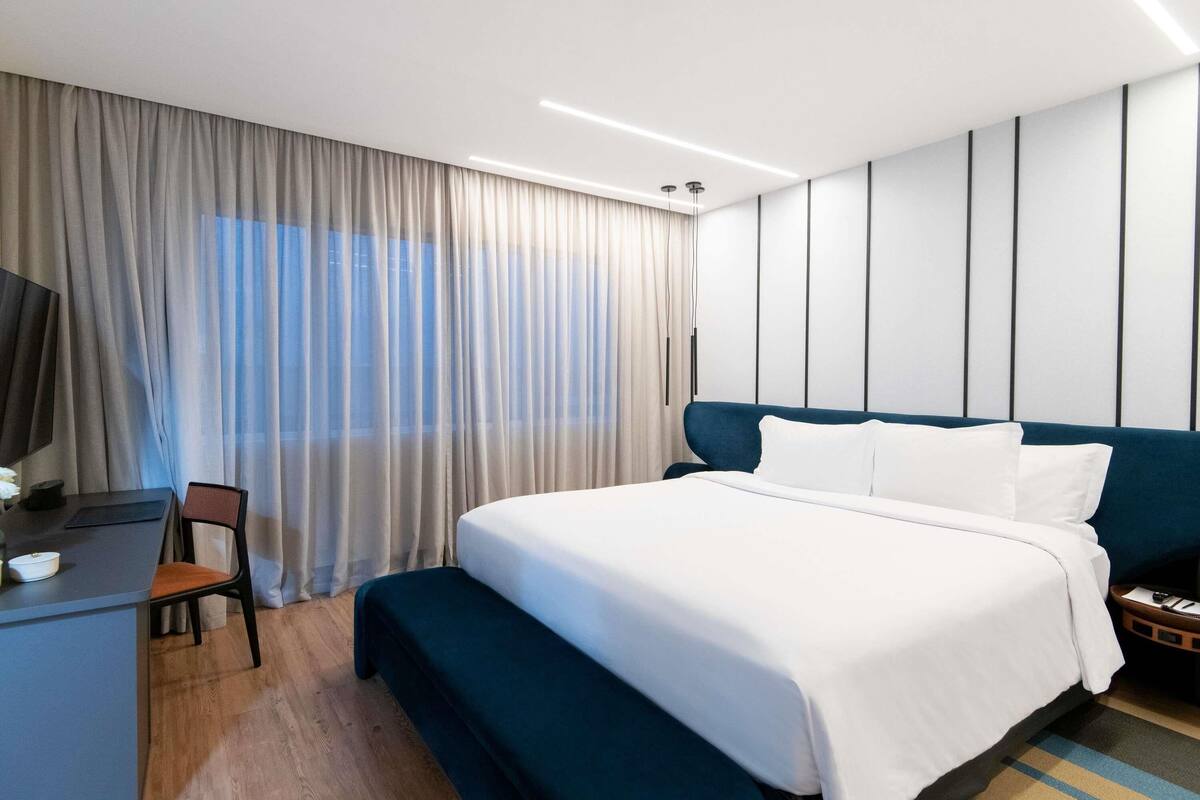 Suite familiar, 1 cama de matrimonio grande, bañera | Minibar, caja fuerte, escritorio y cortinas opacas
