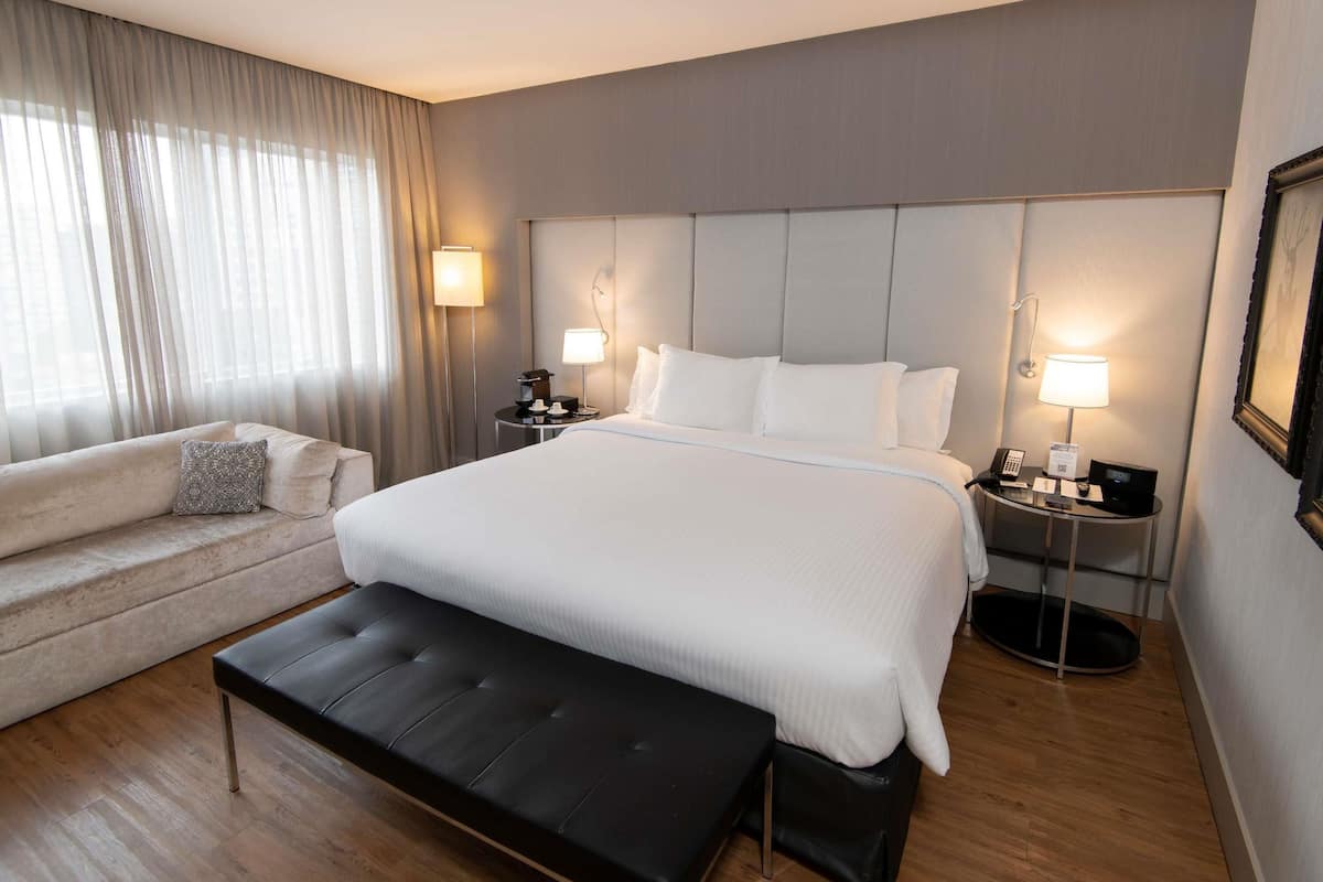 Deluxe Room, 1 King Bed, Bathtub (Deluxe)