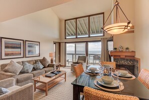 Signature Condo (La Vista De La Roca) | Individually decorated, individually furnished, blackout drapes - Inn at Otter Crest (Otter Rock)
